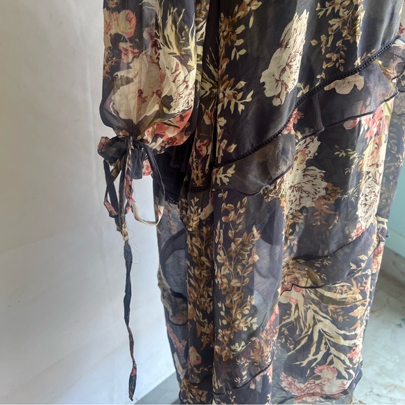 ASOS DESIGN pleated tiered midi dress in navy floral print with lace trim - Picture 4 of 9